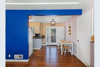 5425 N Syracuse St, Portland, OR 97203 - Photo 8