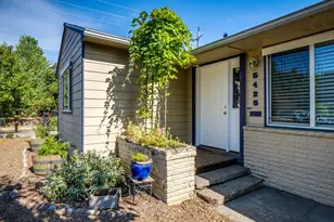 5425 N Syracuse St, Portland, OR 97203 - Photo 2