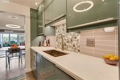 5110 S Landing Dr #103, Portland, OR 97239 - Photo 16