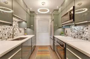 5110 S Landing Dr, Portland, OR 97239 - Photo 12