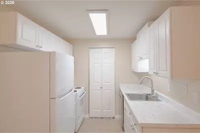 14095 SW Walker Rd #71, Beaverton, OR 97005 - Photo 8
