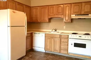 8451 SE Foster Rd, Portland, OR 97266 - Photo 16