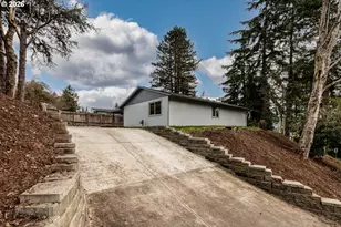 725 SW Holly St, Clatskanie, OR 97016 - Photo 2