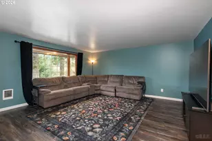 725 SW Holly St, Clatskanie, OR 97016 - Photo 4