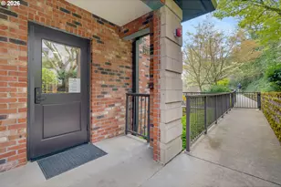 2430 NW Westover Rd, Portland, OR 97210 - Photo 2