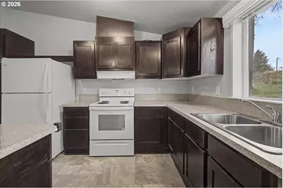 15 N Hillside Dr, Rose Lodge, OR 97368 - Photo 10