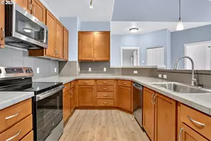 695 NW Falling Waters Ln, Portland, OR 97229 - Photo 18