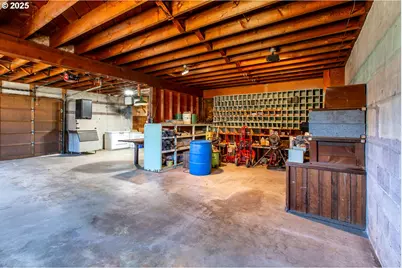 47597 Highway 58, Oakridge, OR 97463 - Photo 12