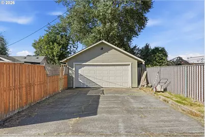 208 SW 3rd Ave, Kelso, WA 98626 - Photo 6