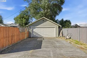 208 SW 3rd Ave, Kelso, WA 98626 - Photo 6