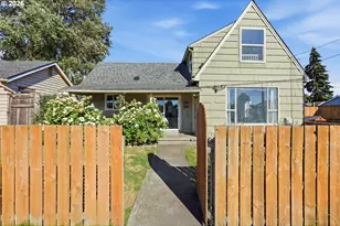 208 SW 3rd Ave, Kelso, WA 98626 - Photo 2