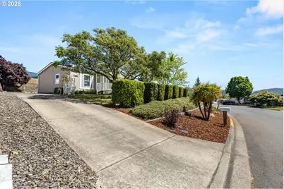 337 Monte Dr, Roseburg, OR 97471 - Photo 2