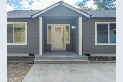477 Palisade Dr, Roseburg, OR 97471 - Photo 2