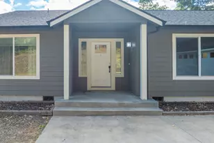 477 Palisade Dr, Roseburg, OR 97471 - Photo 2