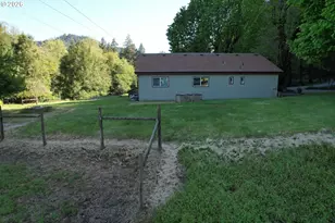 7503 N Myrtle Rd, Myrtle Creek, OR 97457 - Photo 16