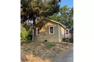 420 SW 4th Ave, Myrtle Creek, OR 97457 - Photo 4