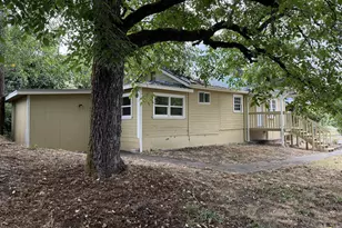 420 SW 4th Ave, Myrtle Creek, OR 97457 - Photo 2