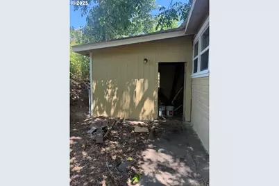 420 SW 4th Ave, Myrtle Creek, OR 97457 - Photo 32