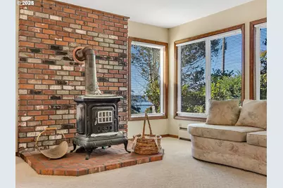 325 W Niagara Ave, Astoria, OR 97103 - Photo 28