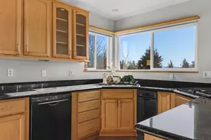 325 W Niagara Ave, Astoria, OR 97103 - Photo 6