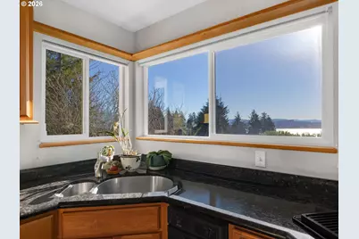 325 W Niagara Ave, Astoria, OR 97103 - Photo 8