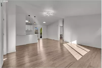 1477 June Way, Woodburn, OR 97071 - Photo 8