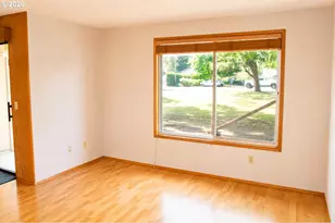 381 NE Village Squire Ave, Gresham, OR 97030 - Photo 10