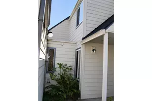 381 NE Village Squire Ave, Gresham, OR 97030 - Photo 2