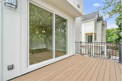 349 SE Walnut St, Hillsboro, OR 97123 - Photo 32