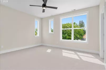 349 SE Walnut St, Hillsboro, OR 97123 - Photo 26