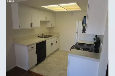 86 Kingsgate Rd #F104, Lake Oswego, OR 97035 - Photo 8