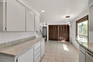 9885 SW Sattler St, Portland, OR 97224 - Photo 12
