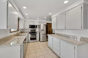 9885 SW Sattler St, Portland, OR 97224 - Photo 12