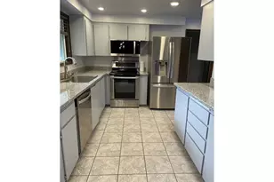 9885 SW Sattler St, Portland, OR 97224 - Photo 14