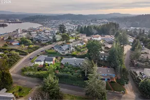 875 Signal Way, Coos Bay, OR 97420 - Photo 4