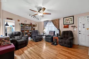 2597 SE 67th Ave, Hillsboro, OR 97123 - Photo 8