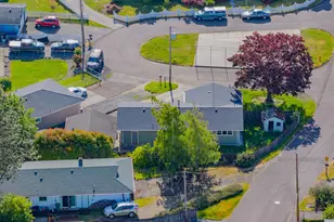 1816 Sunset Ct, Myrtle Point, OR 97458 - Photo 10