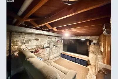 342 W Chapman Ave, Roseburg, OR 97470 - Photo 22