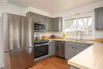 1916 NE 13th Ave, Hillsboro, OR 97124 - Photo 12