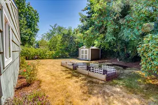 11810 NE Siskiyou St, Portland, OR 97220 - Photo 18