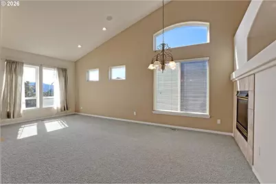 7439 SE 157th Ave, Portland, OR 97236 - Photo 4
