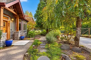2133 SW Arnold St, Portland, OR 97219 - Photo 2