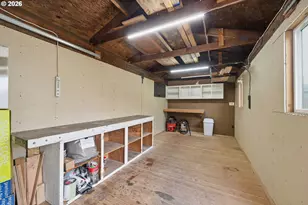 2555 15th St, Springfield, OR 97477 - Photo 42