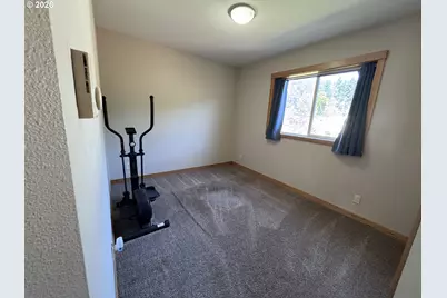 950 Arthur Ave, Cottage Grove, OR 97424 - Photo 18