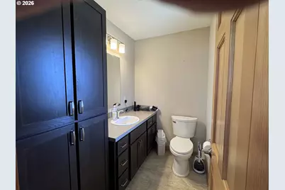 950 Arthur Ave, Cottage Grove, OR 97424 - Photo 4