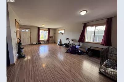 950 Arthur Ave, Cottage Grove, OR 97424 - Photo 8