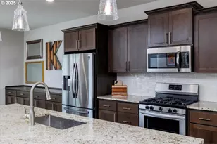 15556 SE Flavel St, Portland, OR 97236 - Photo 8