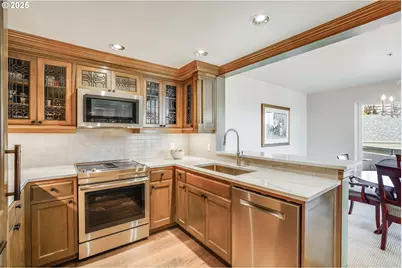 305 S Montgomery St #F409, Portland, OR 97201 - Photo 14