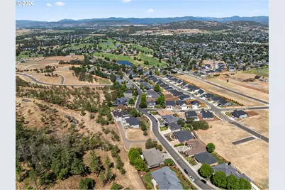 1330 Poppy Ridge Dr, Eagle Point, OR 97524 - Photo 10