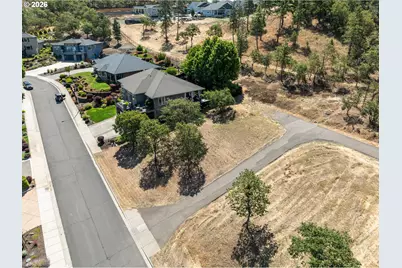 1330 Poppy Ridge Dr, Eagle Point, OR 97524 - Photo 6